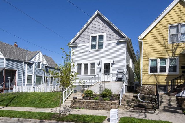 1810 Astor STREET, Milwaukee, WI 53202