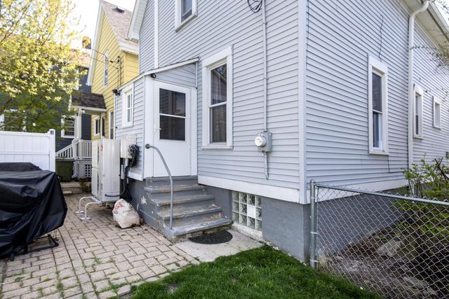 1810 Astor STREET, Milwaukee, WI 53202