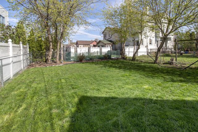 1810 Astor STREET, Milwaukee, WI 53202