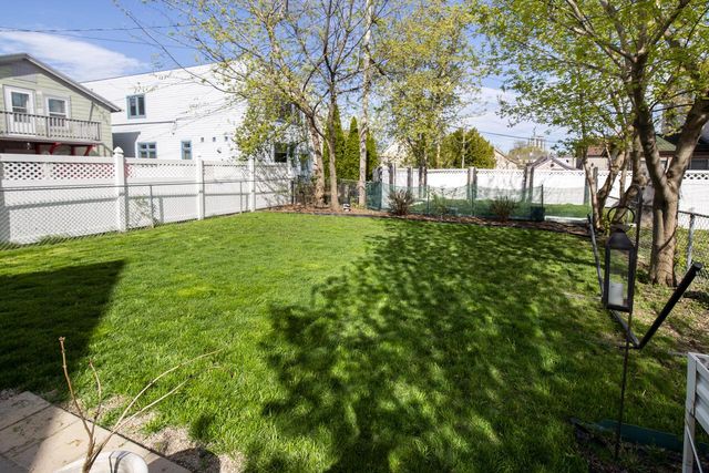 1810 Astor STREET, Milwaukee, WI 53202