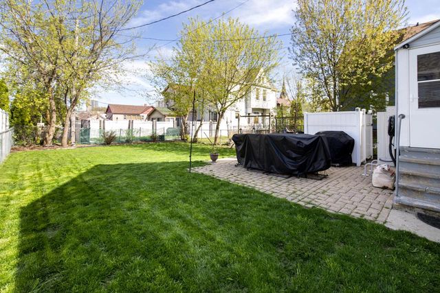 1810 Astor STREET, Milwaukee, WI 53202