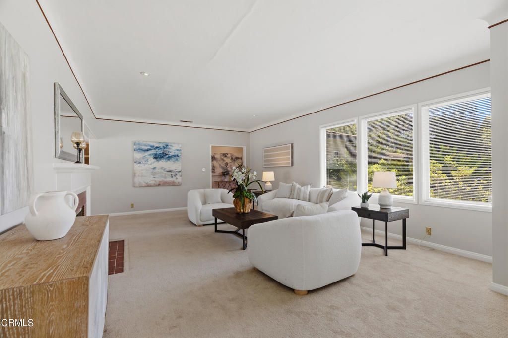 Image 10 of property listing at 958 Hugo Reid Drive, Arcadia, CA 91007