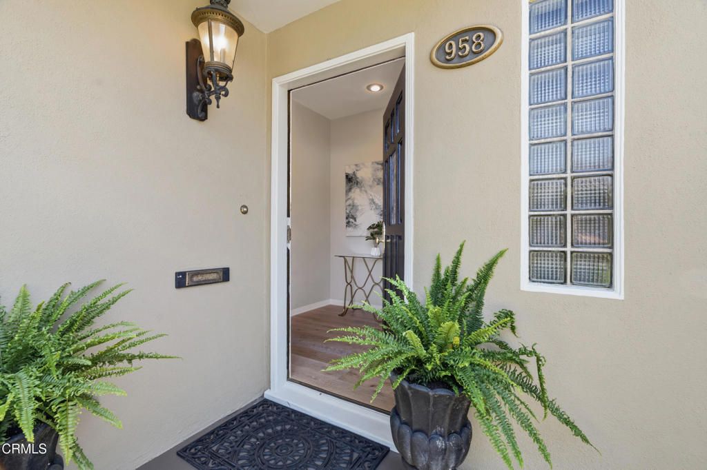 Image 6 of property listing at 958 Hugo Reid Drive, Arcadia, CA 91007