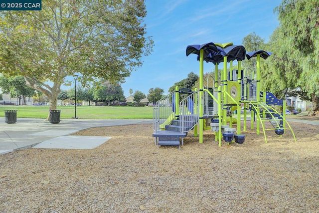 2132 Rain Drop Cir, Pittsburg, CA 94565