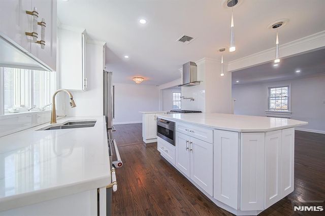 18 Lakeview Avenue 181, Leonia, NJ 07605