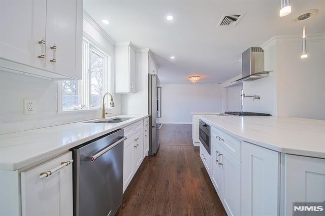 18 Lakeview Avenue 181, Leonia, NJ 07605