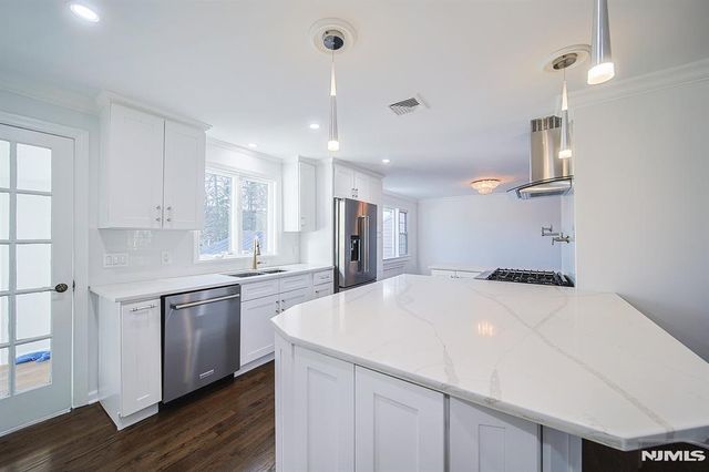 18 Lakeview Avenue 181, Leonia, NJ 07605