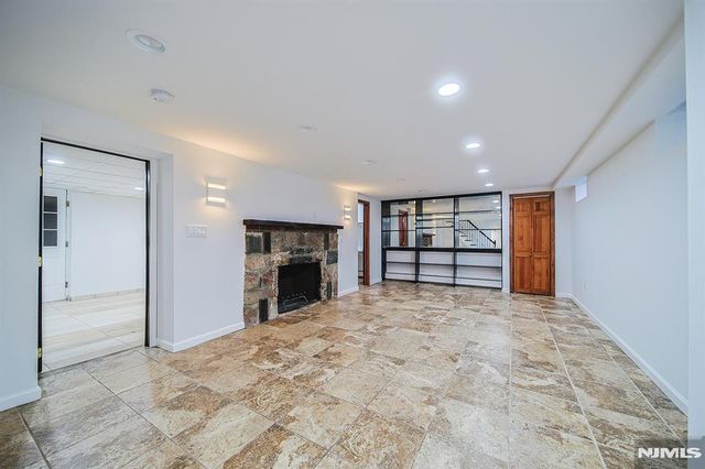 18 Lakeview Avenue 181, Leonia, NJ 07605