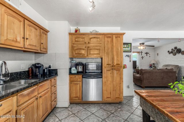 453 E Calle Socorro, Nogales, AZ 85621