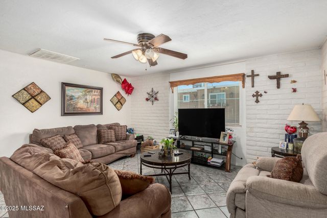 453 E Calle Socorro, Nogales, AZ 85621