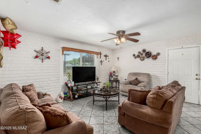 453 E Calle Socorro, Nogales, AZ 85621