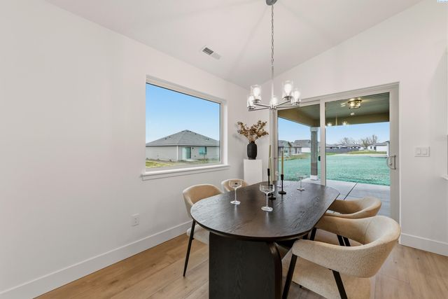 6802 Bluegill Ln, Pasco, WA 99301