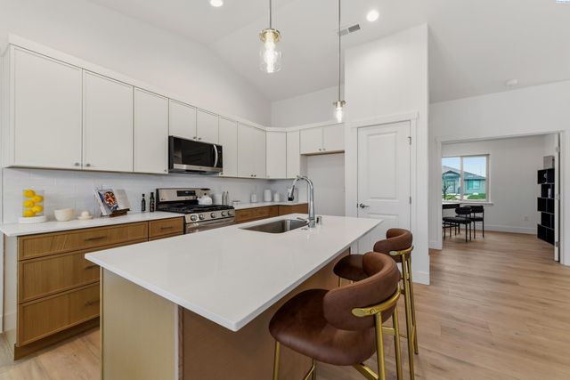 6802 Bluegill Ln, Pasco, WA 99301