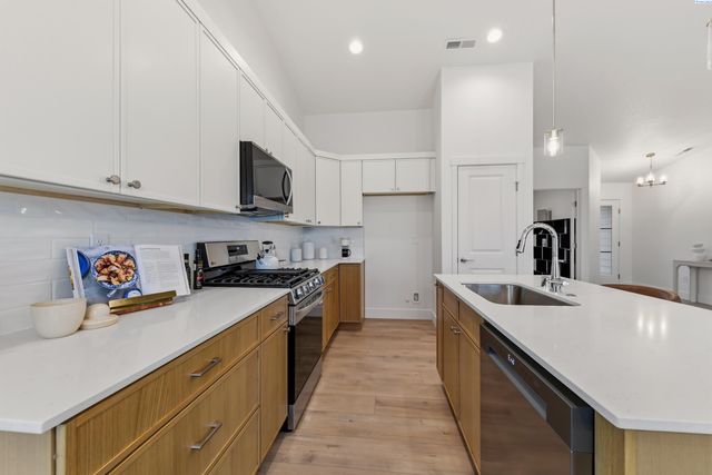 6802 Bluegill Ln, Pasco, WA 99301