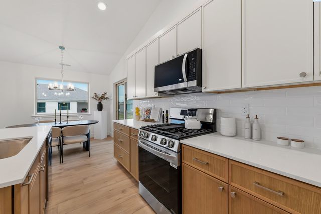 6802 Bluegill Ln, Pasco, WA 99301