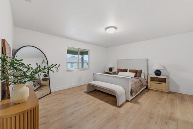 6802 Bluegill Ln, Pasco, WA 99301