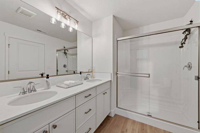 6802 Bluegill Ln, Pasco, WA 99301