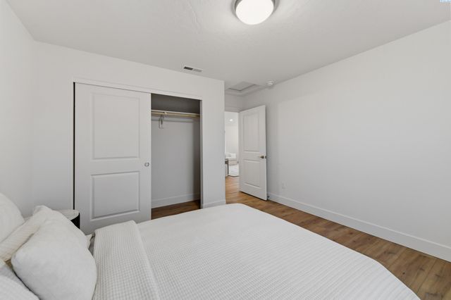 6802 Bluegill Ln, Pasco, WA 99301