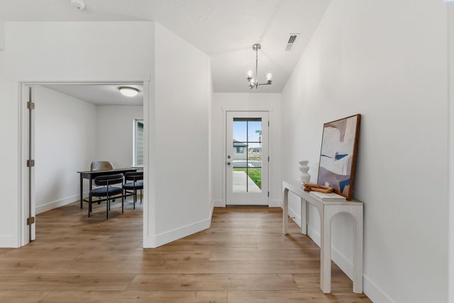 6802 Bluegill Ln, Pasco, WA 99301