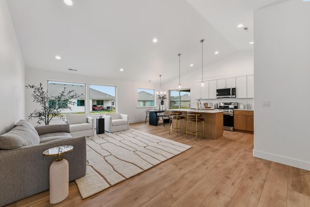 6802 Bluegill Ln, Pasco, WA 99301