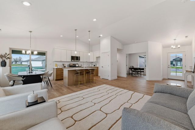 6802 Bluegill Ln, Pasco, WA 99301