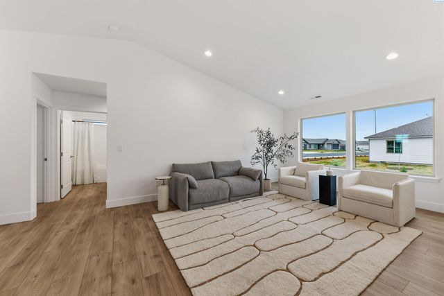 6802 Bluegill Ln, Pasco, WA 99301