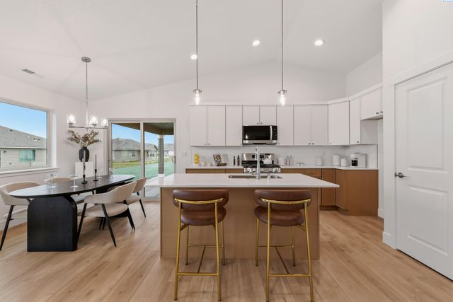 6802 Bluegill Ln, Pasco, WA 99301