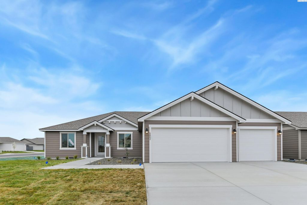 6802 Bluegill Ln, Pasco, WA 99301