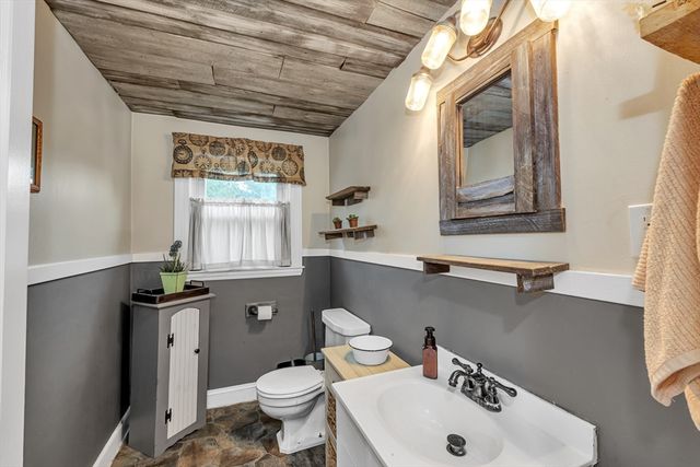 31 Delprete Ave, Rockland, MA 02370