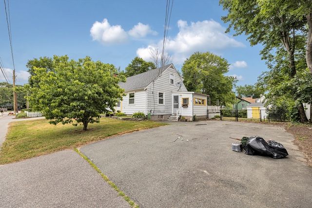 31 Delprete Ave, Rockland, MA 02370
