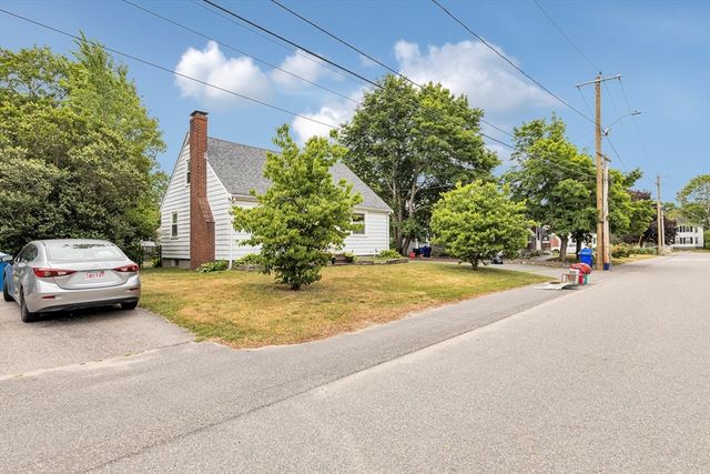 31 Delprete Ave, Rockland, MA 02370