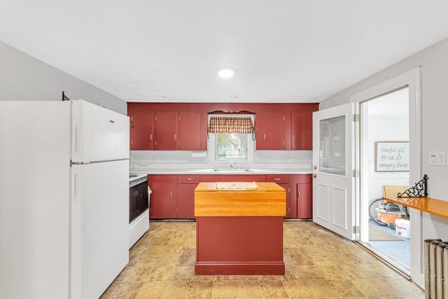 31 Delprete Ave, Rockland, MA 02370