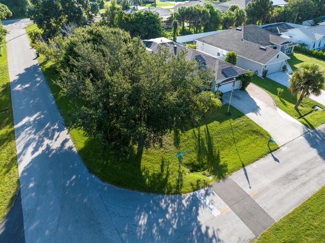1302 Coverbrook Lane, Sebastian, FL 32958