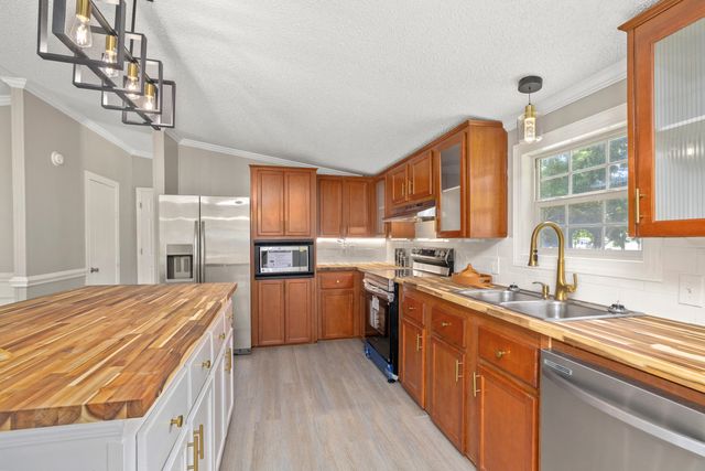 6835 Fish Road, Dalzell, SC 29040