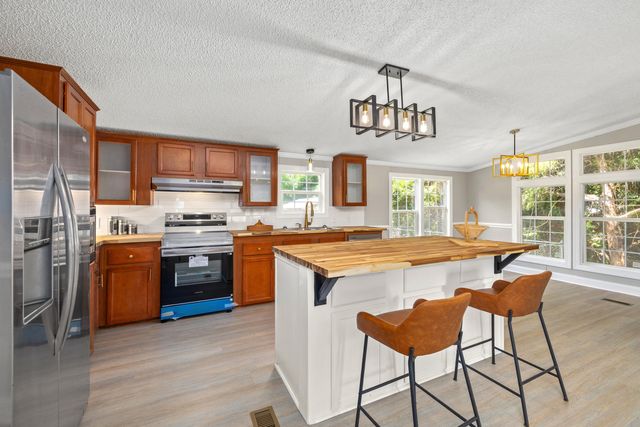 6835 Fish Road, Dalzell, SC 29040