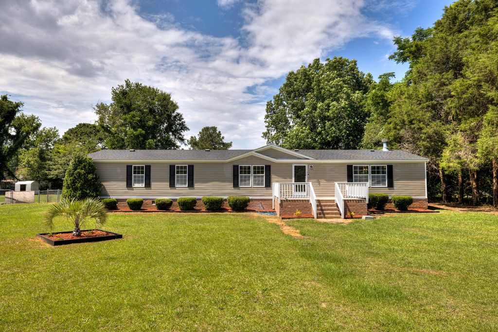 6835 Fish Road, Dalzell, SC 29040
