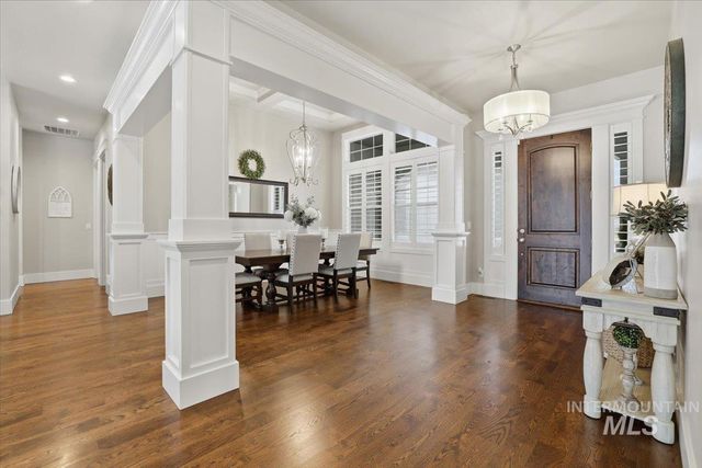 6590 N Fairborn Ave, Meridian, ID 83646