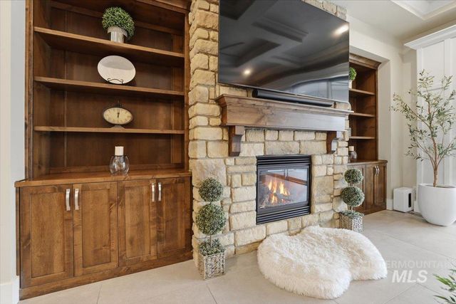 6590 N Fairborn Ave, Meridian, ID 83646