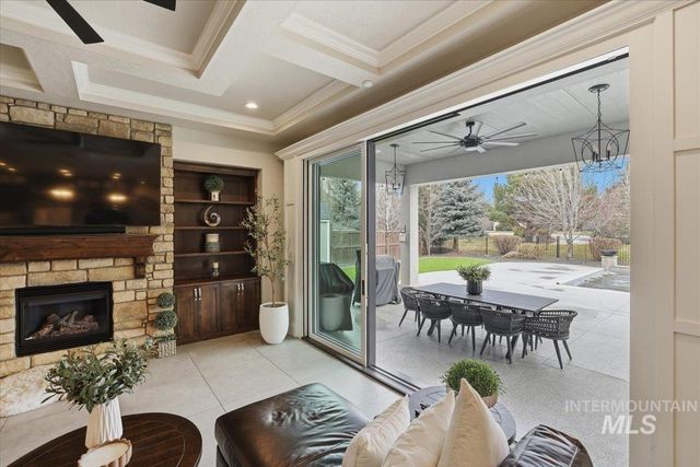 6590 N Fairborn Ave, Meridian, ID 83646