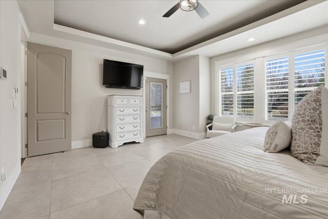 6590 N Fairborn Ave, Meridian, ID 83646