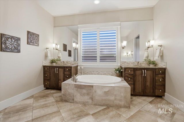 6590 N Fairborn Ave, Meridian, ID 83646