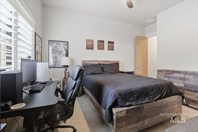 6590 N Fairborn Ave, Meridian, ID 83646