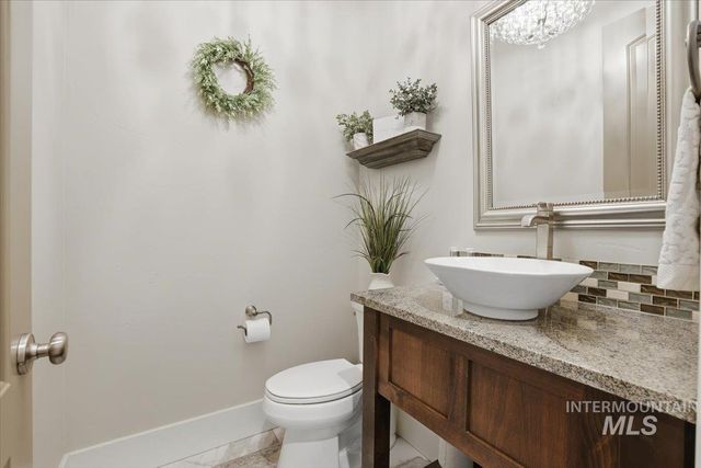 6590 N Fairborn Ave, Meridian, ID 83646