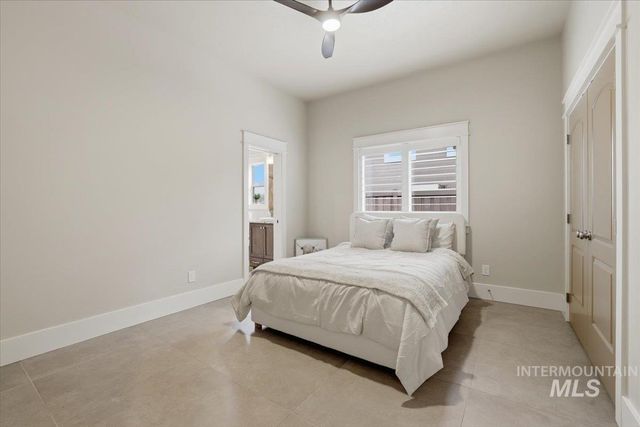 6590 N Fairborn Ave, Meridian, ID 83646