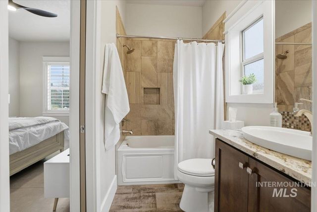 6590 N Fairborn Ave, Meridian, ID 83646