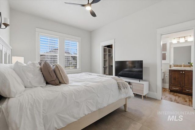 6590 N Fairborn Ave, Meridian, ID 83646