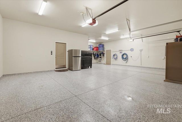 6590 N Fairborn Ave, Meridian, ID 83646