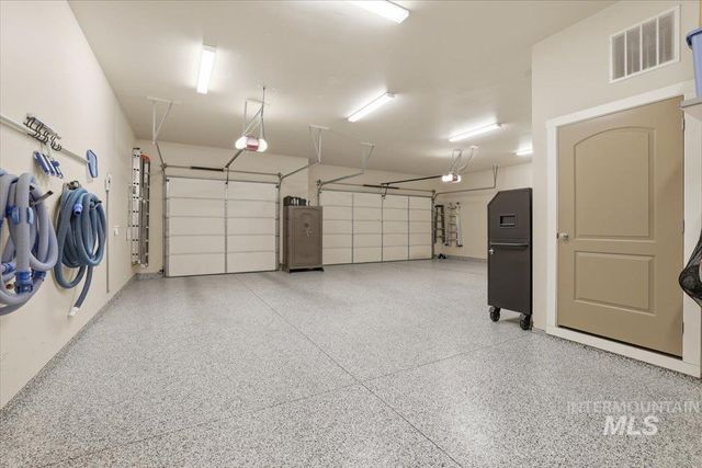 6590 N Fairborn Ave, Meridian, ID 83646