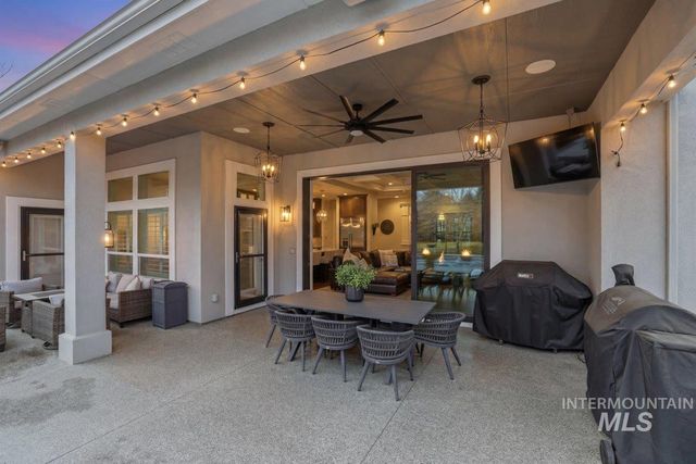 6590 N Fairborn Ave, Meridian, ID 83646