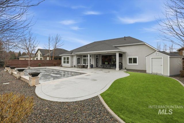 6590 N Fairborn Ave, Meridian, ID 83646